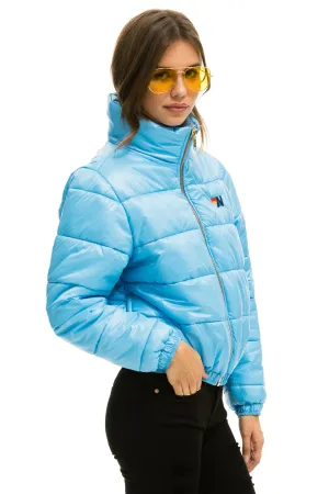 BOLT LUXE APRES PUFFER JACKET - GLOSSY SKY