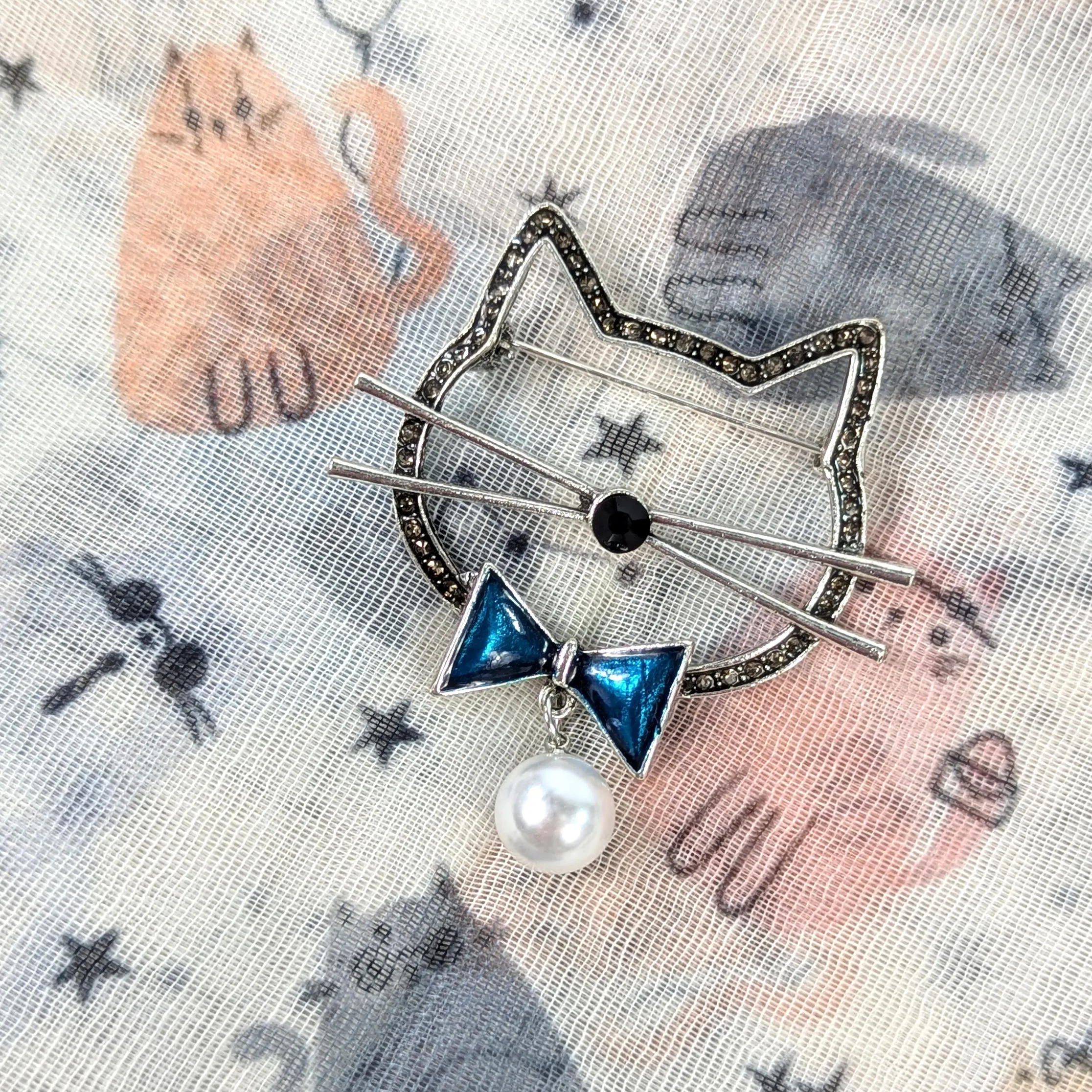 Creative Cat Gift Set - Cat Scarf & Diamante Brooch